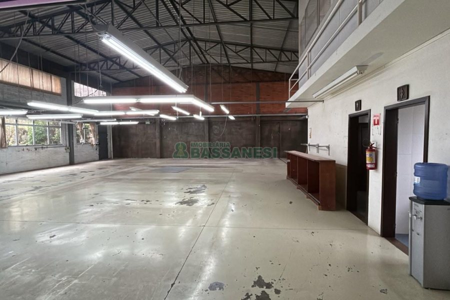 Pavilhão com 380m², no bairro Lourdes em Caxias do Sul para Alugar