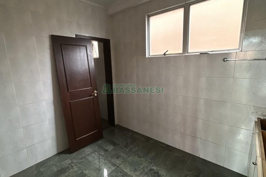 Pavilhão com 380m², no bairro Lourdes em Caxias do Sul para Alugar