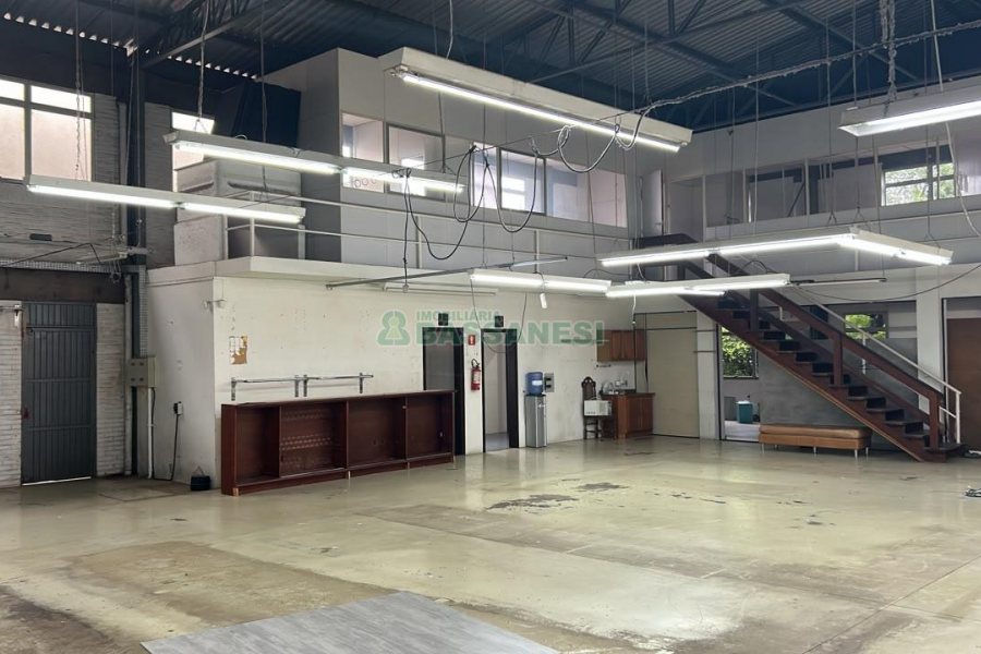 Pavilhão com 380m², no bairro Lourdes em Caxias do Sul para Alugar