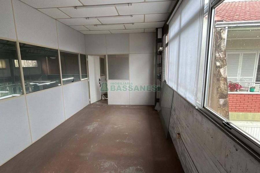 Pavilhão com 380m², no bairro Lourdes em Caxias do Sul para Alugar