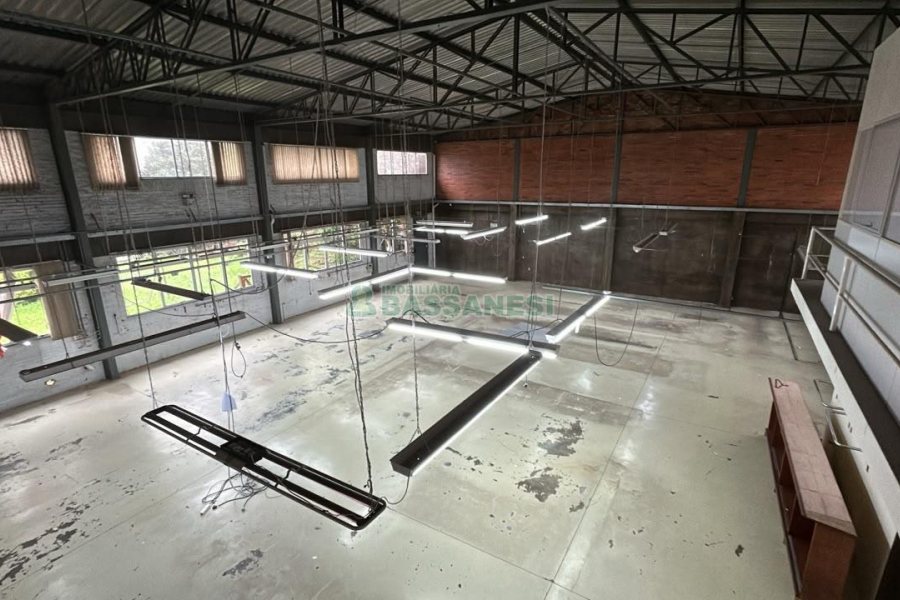 Pavilhão com 380m², no bairro Lourdes em Caxias do Sul para Alugar