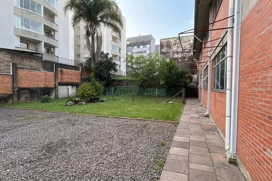 Pavilhão com 380m², no bairro Lourdes em Caxias do Sul para Alugar