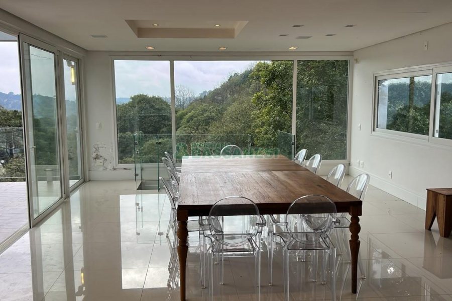 Casa com 400m², 2 dormitórios, 2 vagas, no bairro Ana Rech em Caxias do Sul para Alugar