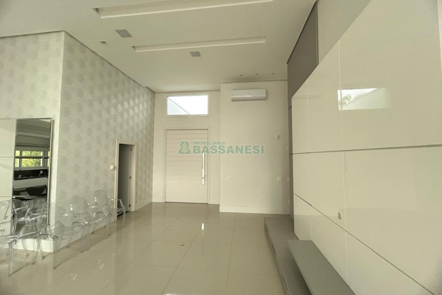Casa com 400m², 2 dormitórios, 2 vagas, no bairro Ana Rech em Caxias do Sul para Alugar