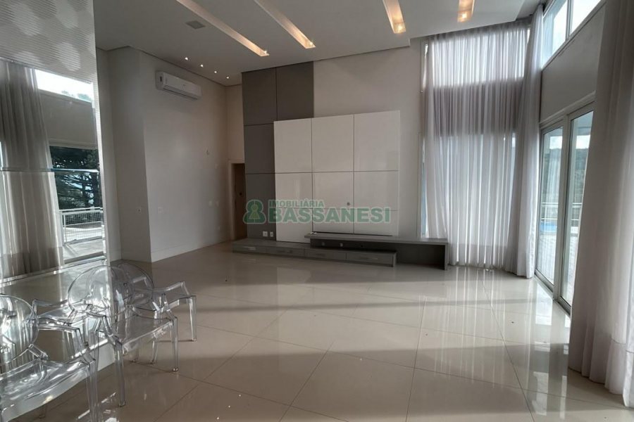 Casa com 400m², 2 dormitórios, 2 vagas, no bairro Ana Rech em Caxias do Sul para Alugar