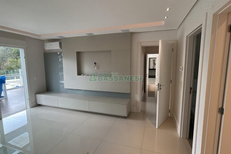 Casa com 400m², 2 dormitórios, 2 vagas, no bairro Ana Rech em Caxias do Sul para Alugar