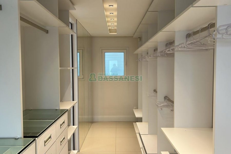 Casa com 400m², 2 dormitórios, 2 vagas, no bairro Ana Rech em Caxias do Sul para Alugar