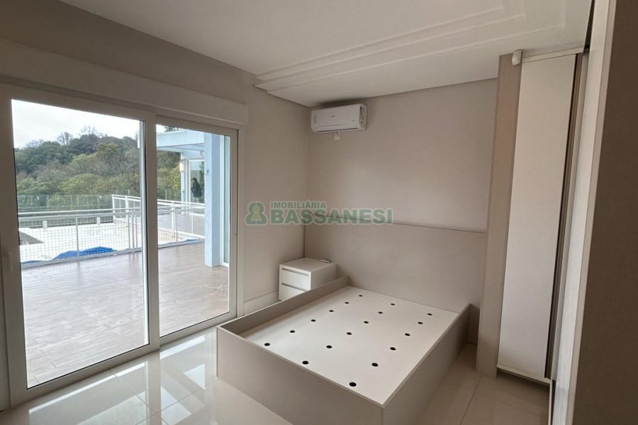 Casa com 400m², 2 dormitórios, 2 vagas, no bairro Ana Rech em Caxias do Sul para Alugar