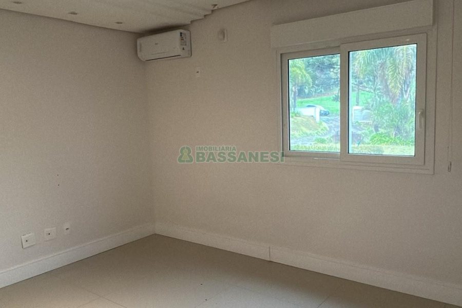 Casa com 400m², 2 dormitórios, 2 vagas, no bairro Ana Rech em Caxias do Sul para Alugar