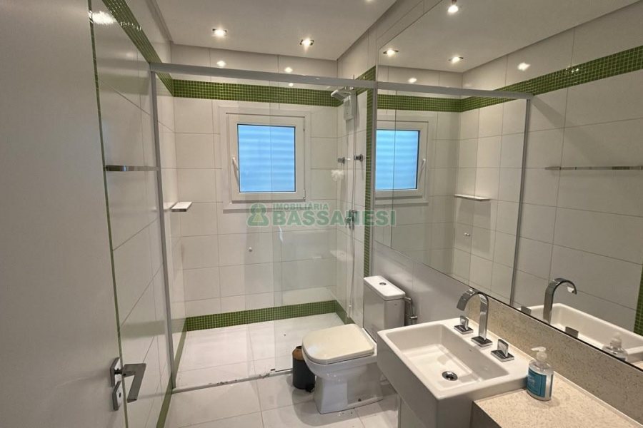 Casa com 400m², 2 dormitórios, 2 vagas, no bairro Ana Rech em Caxias do Sul para Alugar