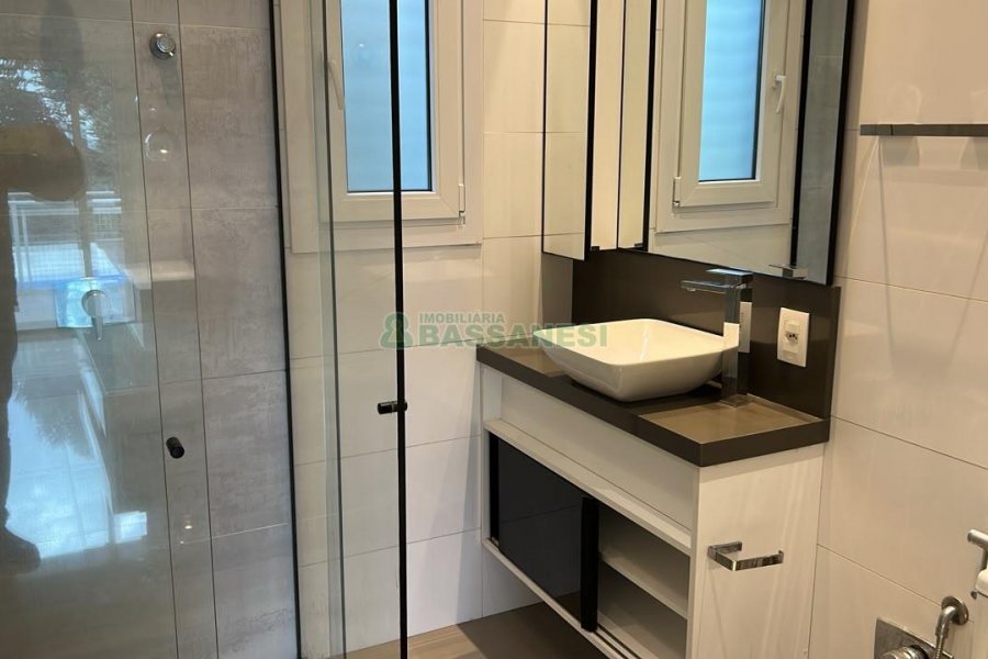 Casa com 400m², 2 dormitórios, 2 vagas, no bairro Ana Rech em Caxias do Sul para Alugar