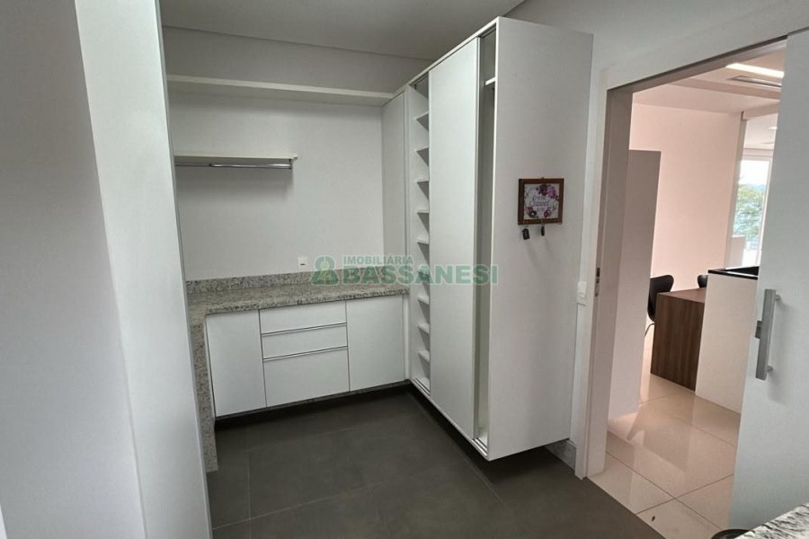 Casa com 400m², 2 dormitórios, 2 vagas, no bairro Ana Rech em Caxias do Sul para Alugar