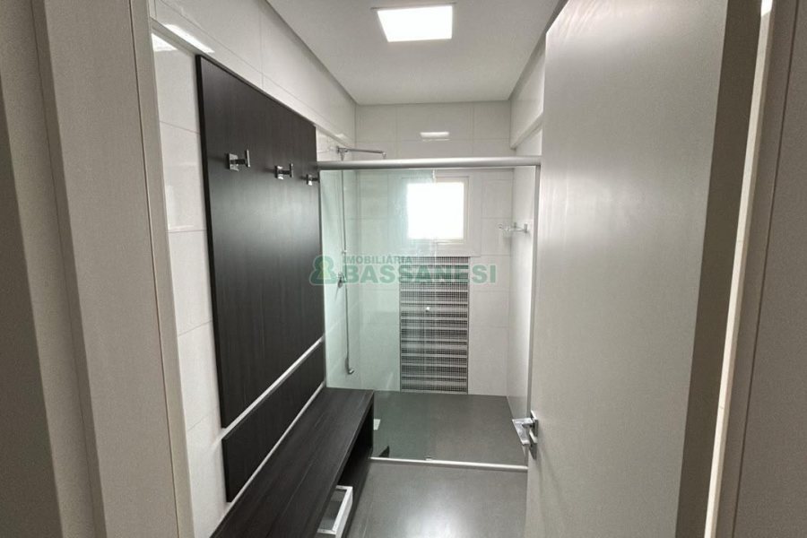 Casa com 400m², 2 dormitórios, 2 vagas, no bairro Ana Rech em Caxias do Sul para Alugar