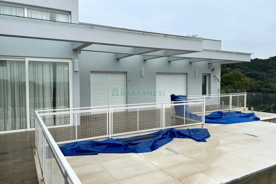Casa com 400m², 2 dormitórios, 2 vagas, no bairro Ana Rech em Caxias do Sul para Alugar