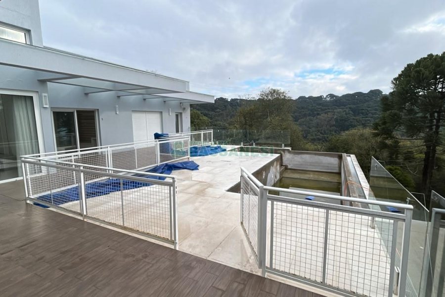 Casa com 400m², 2 dormitórios, 2 vagas, no bairro Ana Rech em Caxias do Sul para Alugar