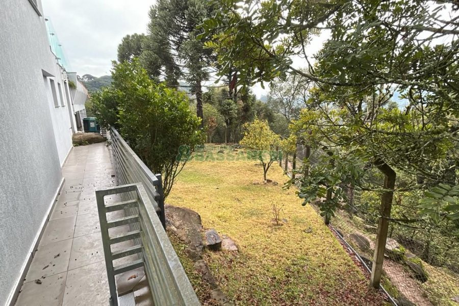 Casa com 400m², 2 dormitórios, 2 vagas, no bairro Ana Rech em Caxias do Sul para Alugar