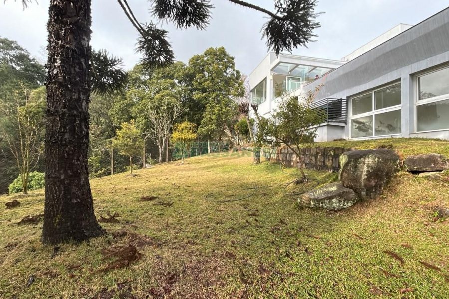 Casa com 400m², 2 dormitórios, 2 vagas, no bairro Ana Rech em Caxias do Sul para Alugar