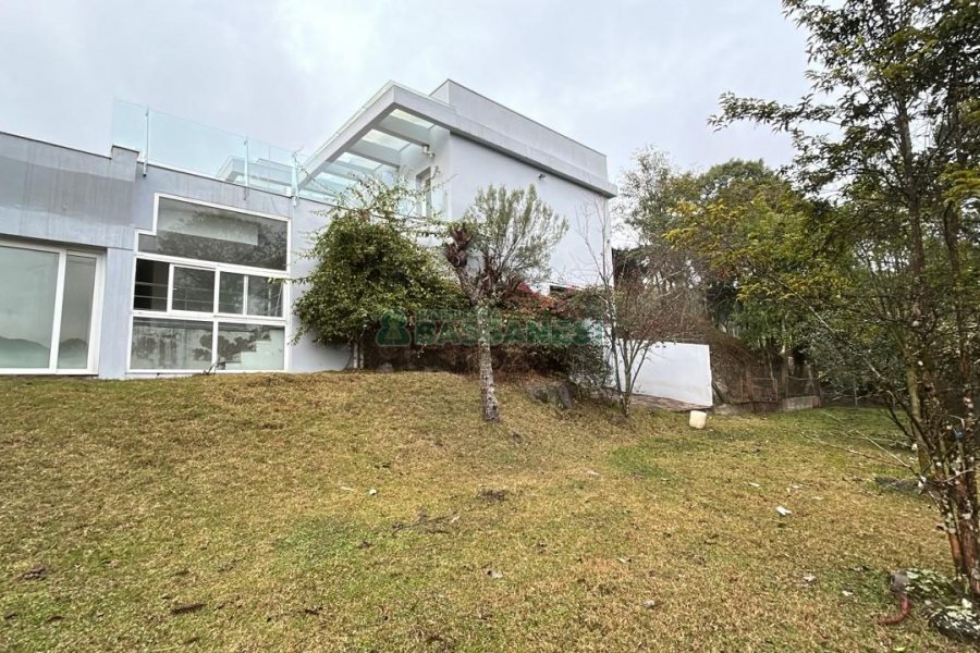 Casa com 400m², 2 dormitórios, 2 vagas, no bairro Ana Rech em Caxias do Sul para Alugar