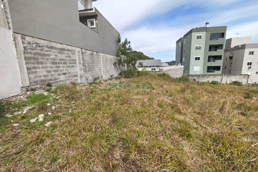 Terreno com 360m², no bairro São Luiz em Caxias do Sul para Comprar