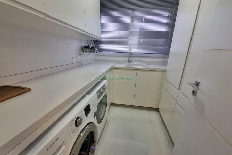 Apto Mobiliado com 165m², 3 dormitórios, 3 vagas, no bairro Panazzolo em Caxias do Sul para Alugar