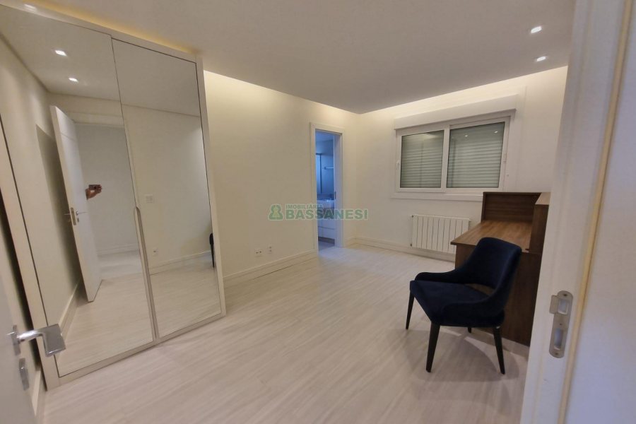 Apto Mobiliado com 165m², 3 dormitórios, 3 vagas, no bairro Panazzolo em Caxias do Sul para Alugar