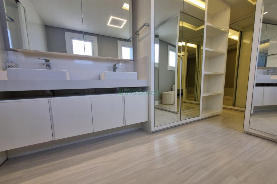 Apto Mobiliado com 165m², 3 dormitórios, 3 vagas, no bairro Panazzolo em Caxias do Sul para Alugar