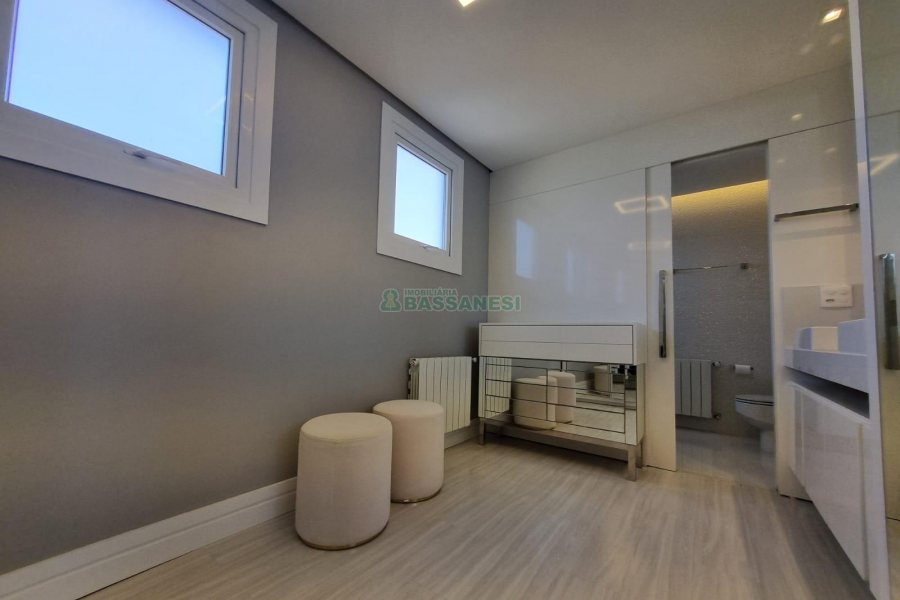 Apto Mobiliado com 165m², 3 dormitórios, 3 vagas, no bairro Panazzolo em Caxias do Sul para Alugar