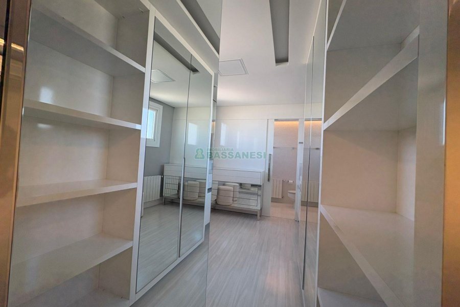 Apto Mobiliado com 165m², 3 dormitórios, 3 vagas, no bairro Panazzolo em Caxias do Sul para Alugar