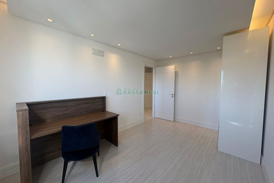 Apto Mobiliado com 165m², 3 dormitórios, 3 vagas, no bairro Panazzolo em Caxias do Sul para Alugar