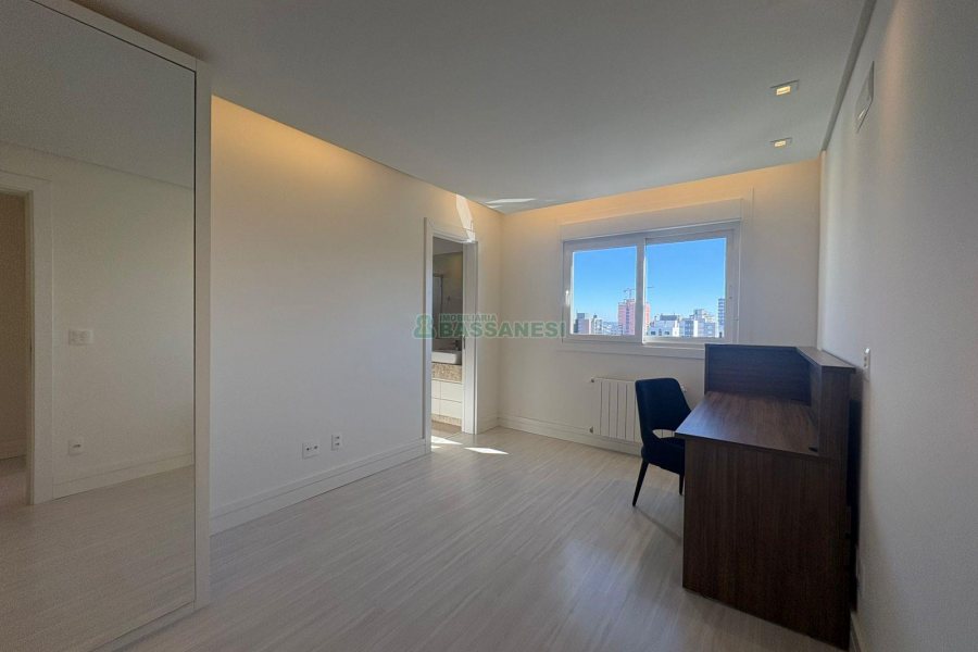 Apto Mobiliado com 165m², 3 dormitórios, 3 vagas, no bairro Panazzolo em Caxias do Sul para Alugar