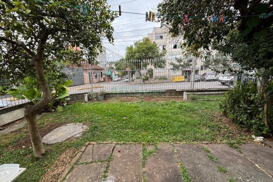 Casa com 110m², 3 dormitórios, no bairro Pio X em Caxias do Sul para Alugar