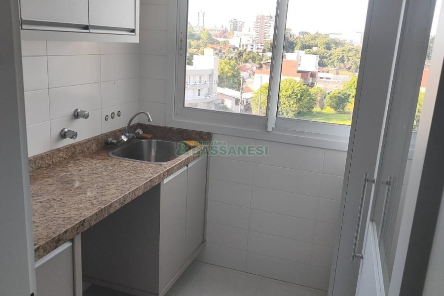 Apto Mobiliado com 110m², 2 dormitórios, 2 vagas, no bairro Lourdes em Caxias do Sul para Alugar