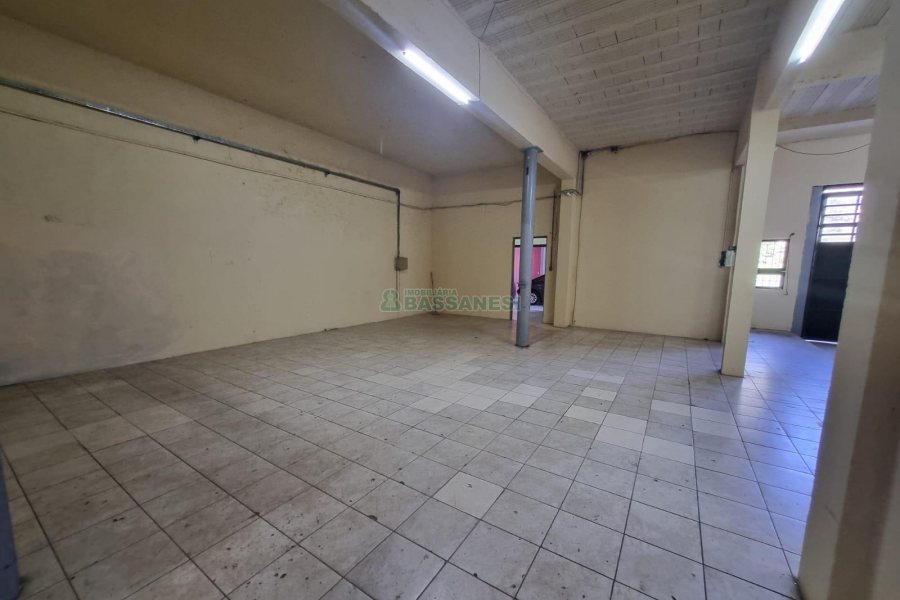Pavilhão com 200m², 1 vaga, no bairro Cristo Redentor em Caxias do Sul para Alugar