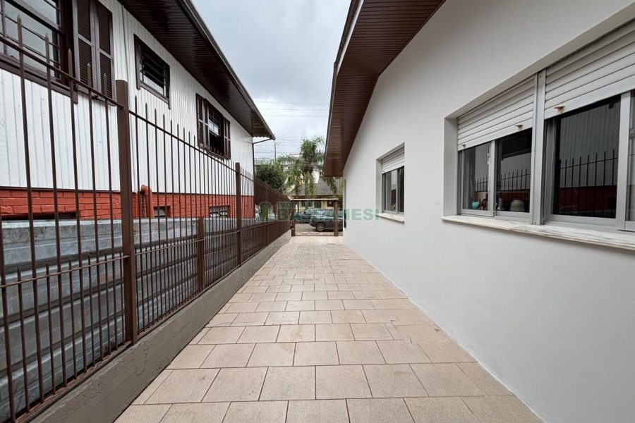 Casa com 190m², 3 dormitórios, 3 vagas, no bairro Rio Branco em Caxias do Sul para Alugar