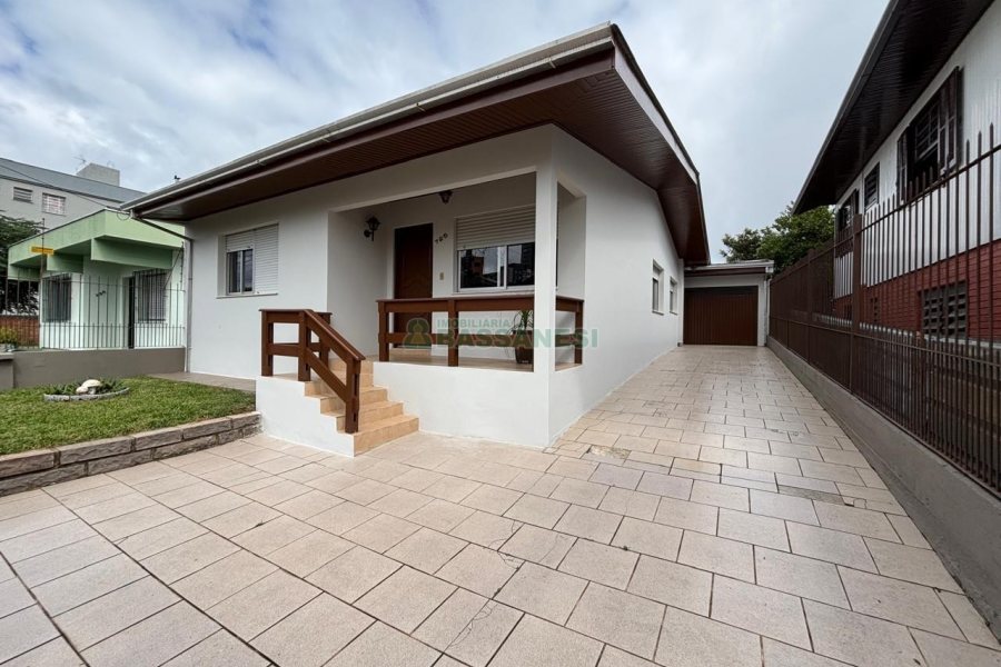 Casa com 190m², 3 dormitórios, 3 vagas, no bairro Rio Branco em Caxias do Sul para Alugar