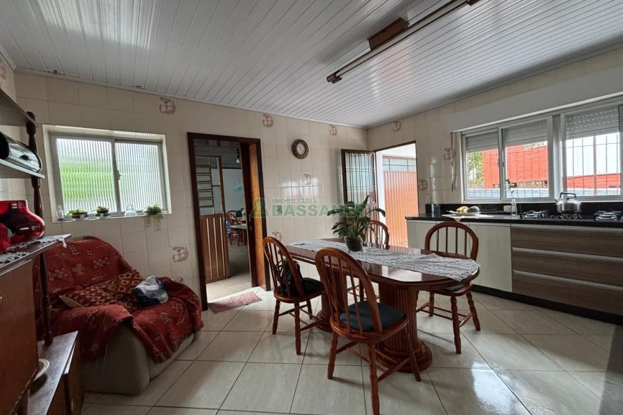 Casa com 190m², 3 dormitórios, 3 vagas, no bairro Rio Branco em Caxias do Sul para Alugar