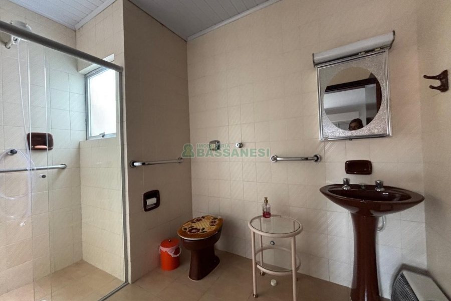 Casa com 190m², 3 dormitórios, 3 vagas, no bairro Rio Branco em Caxias do Sul para Alugar