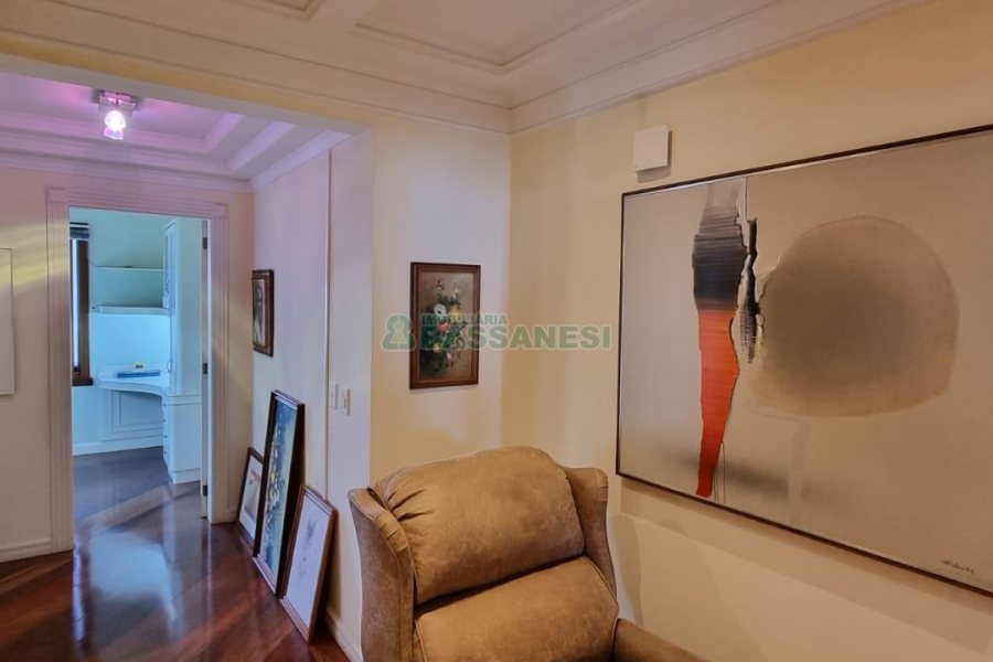 Apartamento com 269m², 3 dormitórios, 3 vagas, no bairro Exposição em Caxias do Sul para Comprar
