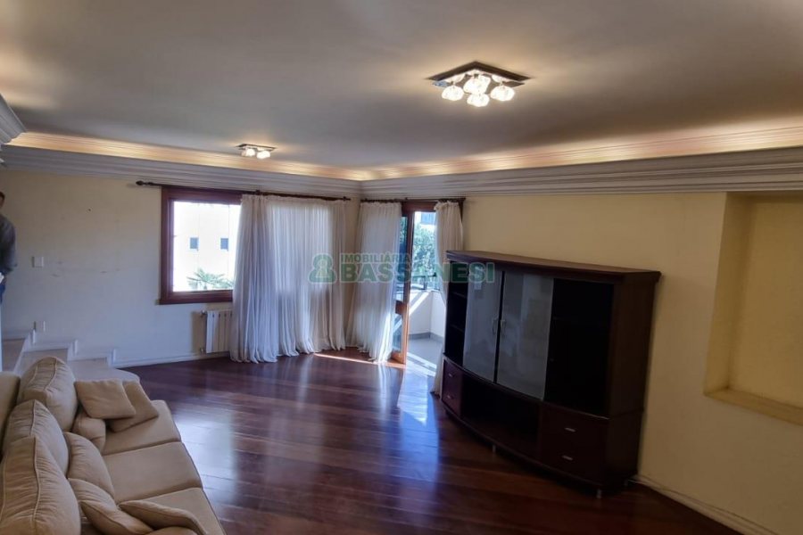 Apartamento com 269m², 3 dormitórios, 3 vagas, no bairro Exposição em Caxias do Sul para Comprar