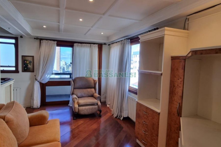Apartamento com 269m², 3 dormitórios, 3 vagas, no bairro Exposição em Caxias do Sul para Comprar