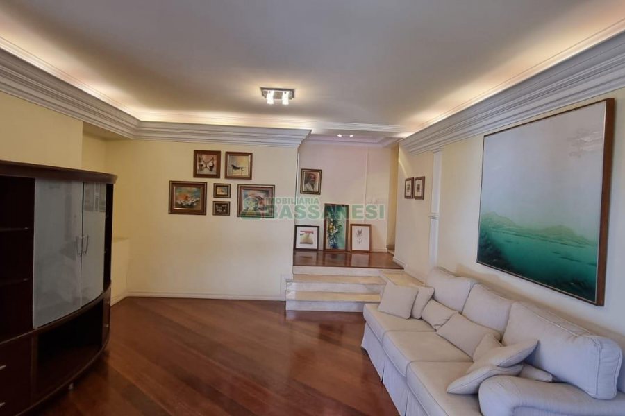 Apartamento com 269m², 3 dormitórios, 3 vagas, no bairro Exposição em Caxias do Sul para Comprar