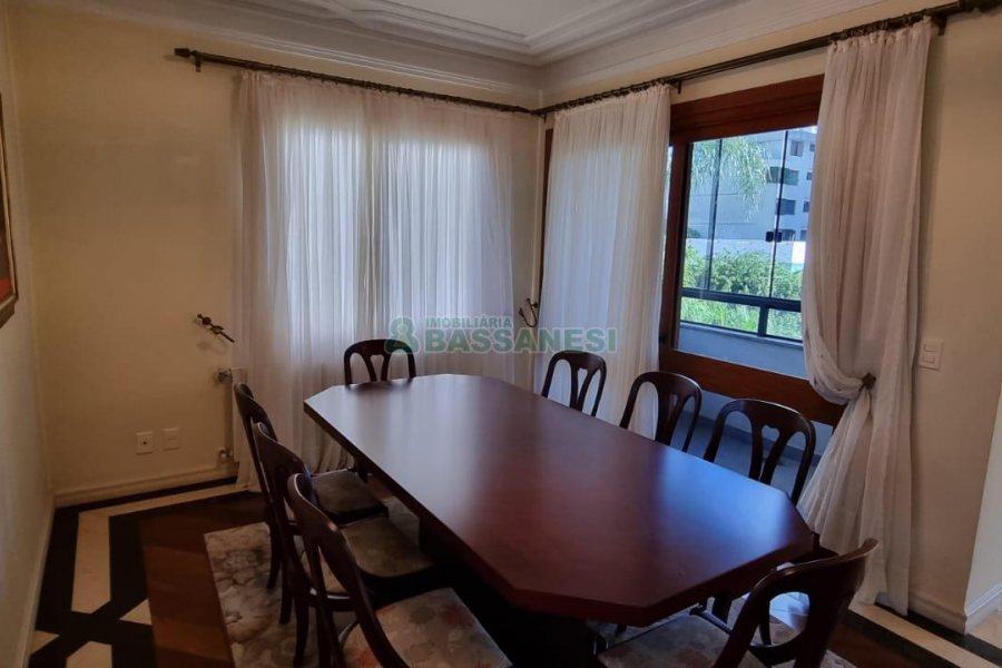 Apartamento com 269m², 3 dormitórios, 3 vagas, no bairro Exposição em Caxias do Sul para Comprar