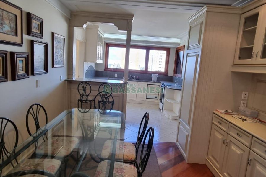 Apartamento com 269m², 3 dormitórios, 3 vagas, no bairro Exposição em Caxias do Sul para Comprar