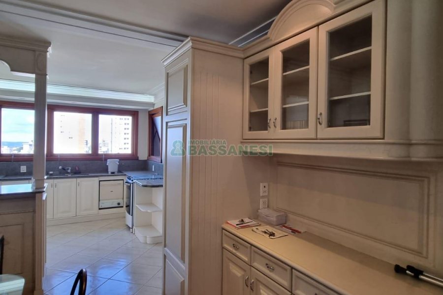 Apartamento com 269m², 3 dormitórios, 3 vagas, no bairro Exposição em Caxias do Sul para Comprar