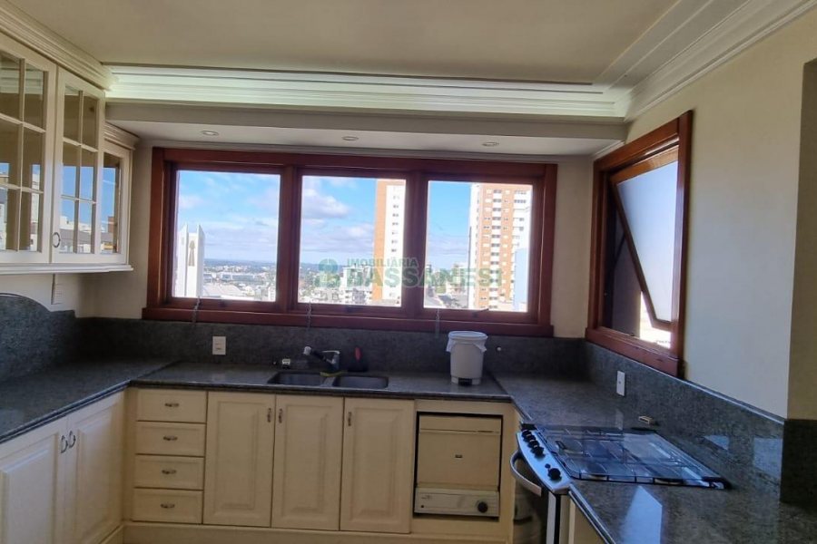 Apartamento com 269m², 3 dormitórios, 3 vagas, no bairro Exposição em Caxias do Sul para Comprar