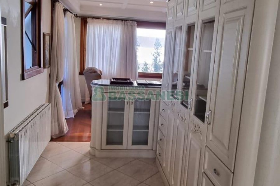 Apartamento com 269m², 3 dormitórios, 3 vagas, no bairro Exposição em Caxias do Sul para Comprar