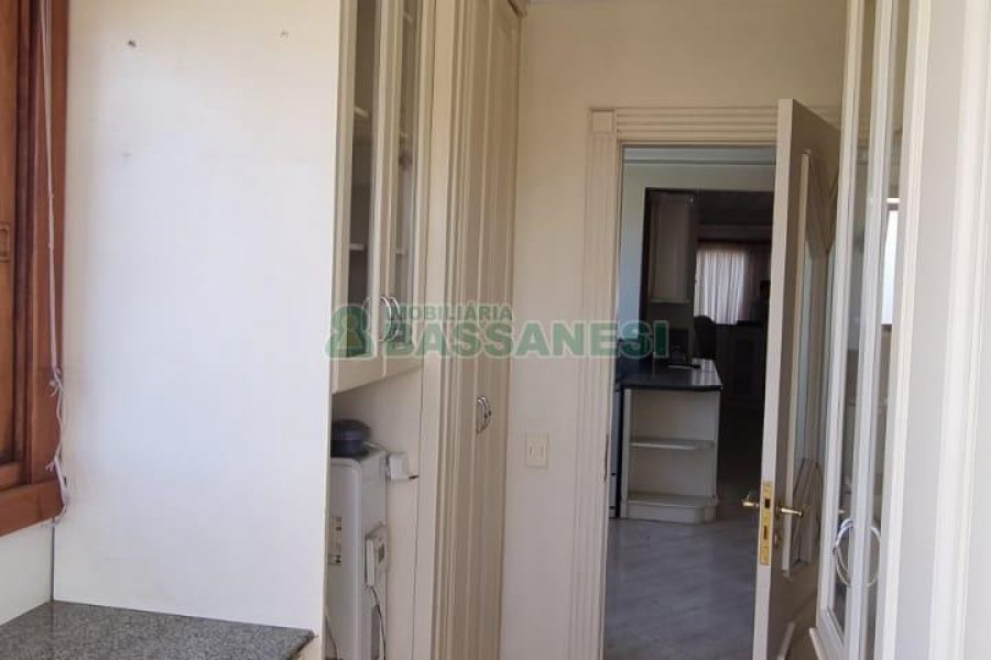 Apartamento com 269m², 3 dormitórios, 3 vagas, no bairro Exposição em Caxias do Sul para Comprar