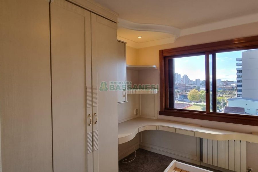 Apartamento com 269m², 3 dormitórios, 3 vagas, no bairro Exposição em Caxias do Sul para Comprar