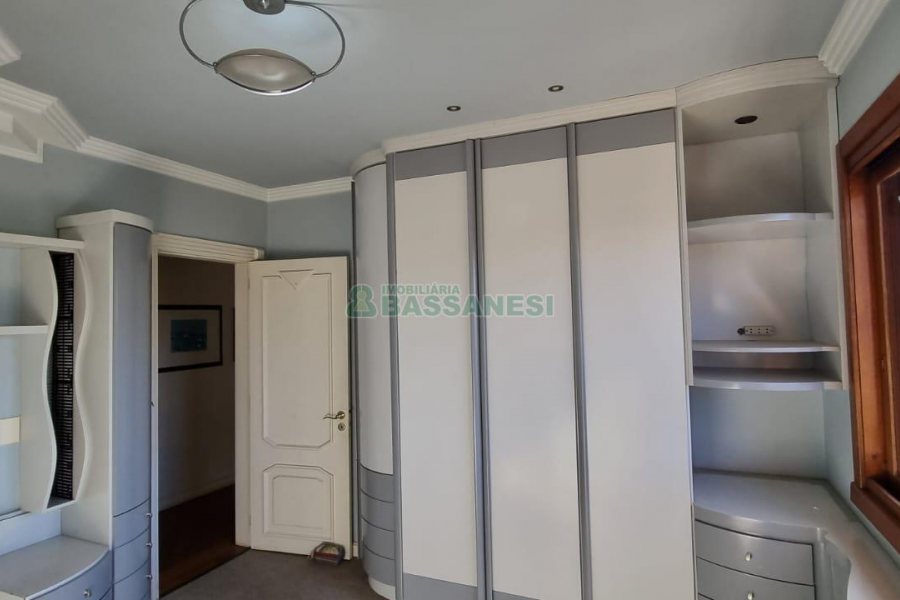 Apartamento com 269m², 3 dormitórios, 3 vagas, no bairro Exposição em Caxias do Sul para Comprar