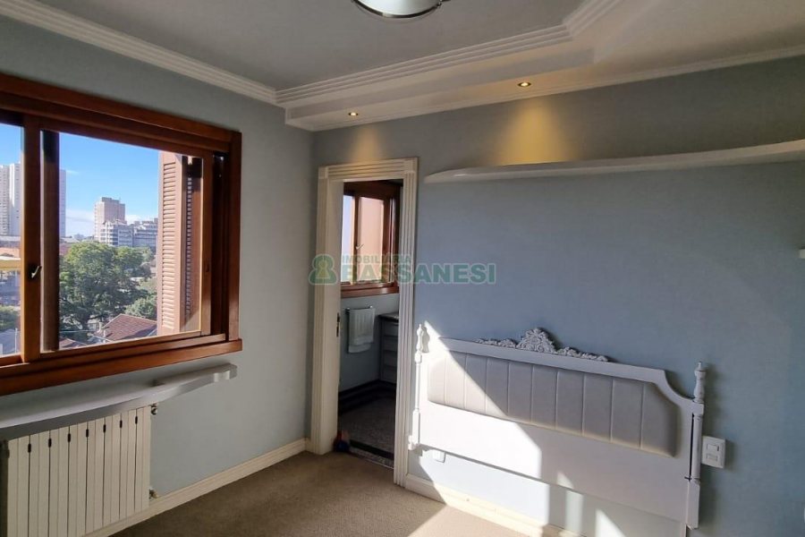 Apartamento com 269m², 3 dormitórios, 3 vagas, no bairro Exposição em Caxias do Sul para Comprar